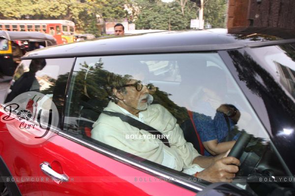 Amitabh Bachchan driving 'Mini Cooper S' gifted by son Abhishek Bachchan outside Jalsa bungalow
