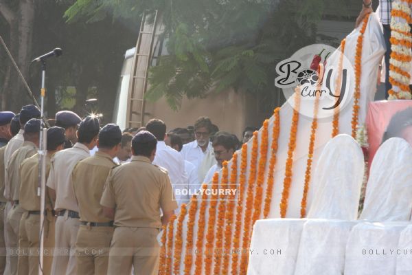 Amitabh Bachchan at Funeral of Shiv Sena Supremo Balasaheb Thackeray