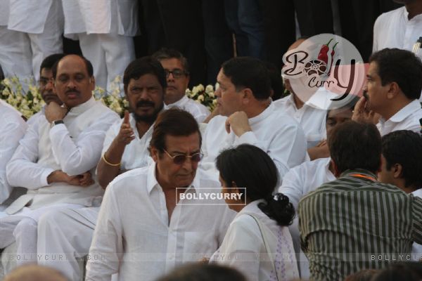 Vinod Khanna at Funeral of Shiv Sena Supremo Balasaheb Thackeray