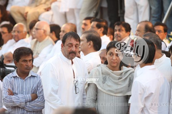 Sanjay Dutt with sister Priya Dutt at Funeral of Shiv Sena Supremo Balasaheb Thackeray