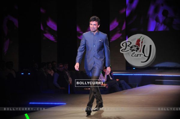 Rahul Dev at 'Live Fashionably' Fashion Show