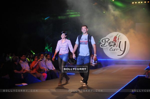 Mandira Bedi with husband Raj Kaushal at 'Live Fashionably' Fashion Show