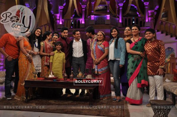 Aamir Khan promotes his upcoming film Talaash on the the sets of Yeh Rishta Kya Kehlata Hai (241082)