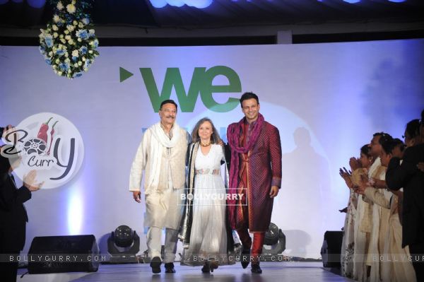 Suresh Oberoi, Kia Scherr and Vivek Oberoi Walks For Global Peace Initiative