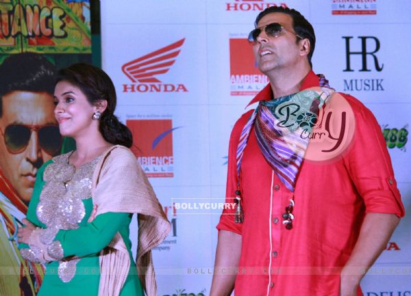 Akshay Kumar and Asin at a promotional event of  their  film ''Khiladi 786'' (243077)