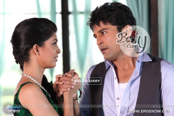 A still of Tena Desae with Rajeev Khandelwal from the movie Table No. 21 (247171)