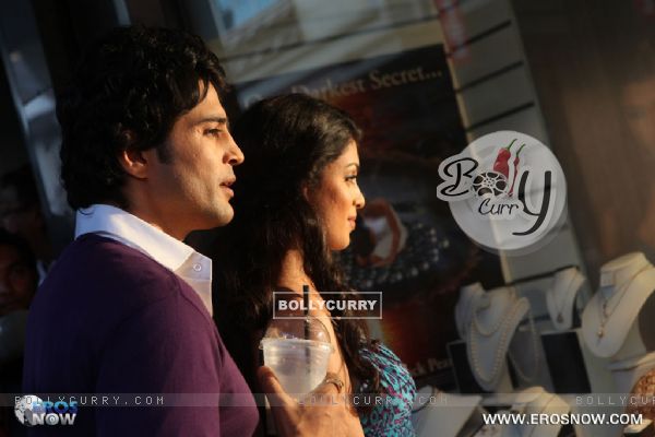 A still of Tena Desae with Rajeev Khandelwal from the movie Table No. 21 (247190)