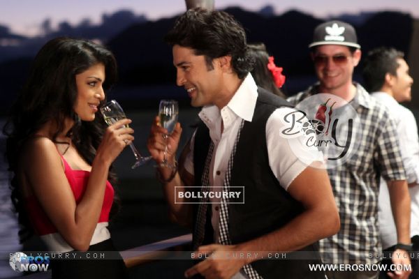 A still of Tena Desae with Rajeev Khandelwal from the movie Table No. 21 (247192)
