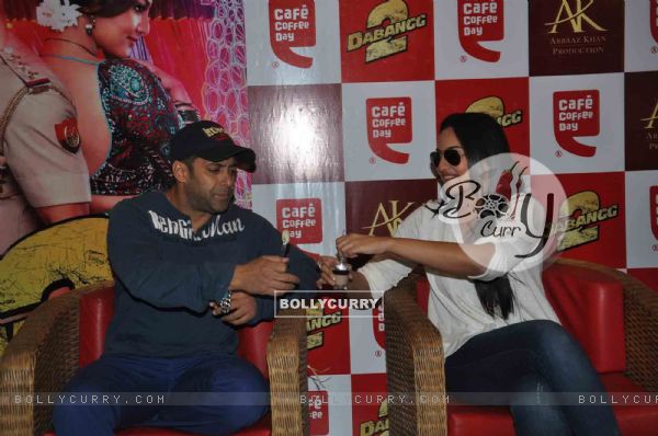 Salman Khan and Sonakshi Sinha at film DABANGG 2 promotions at Cafe Coffee Day (247364)