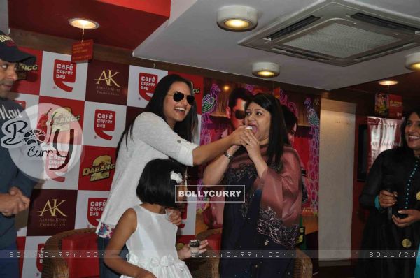 Salman Khan and Sonakshi Sinha at film DABANGG 2 promotions at Cafe Coffee Day (247366)
