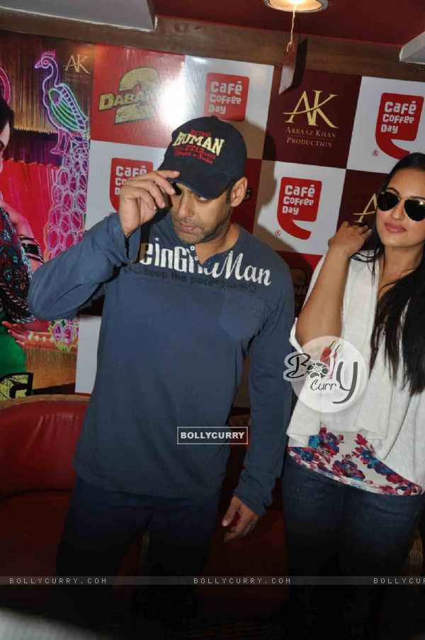 Salman Khan and Sonakshi Sinha at film DABANGG 2 promotions at Cafe Coffee Day (247371)