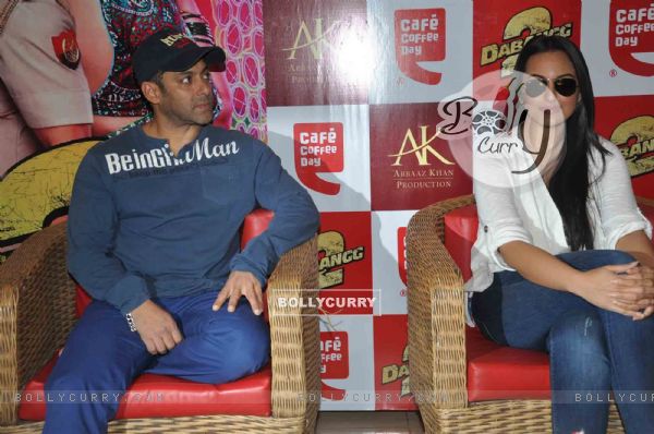 Salman Khan and Sonakshi Sinha at film DABANGG 2 promotions at Cafe Coffee Day (247385)