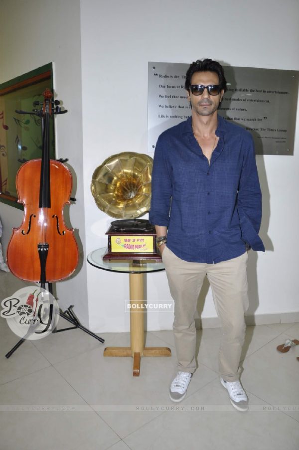 Arjun Rampal promote Inkaar on Radio Mirchi and Radio City (247765)