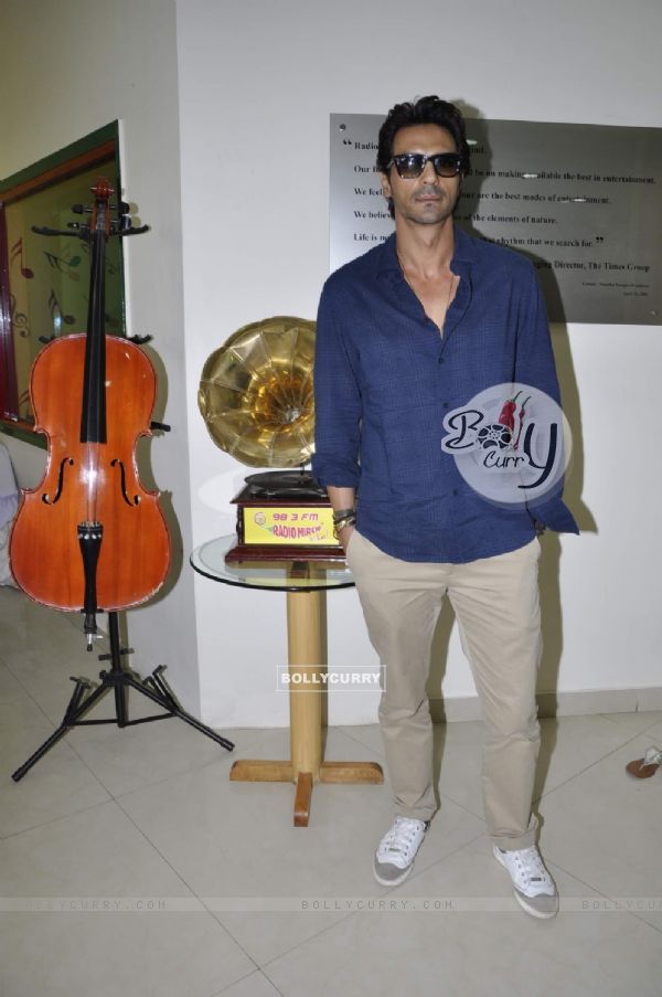 Arjun Rampal promote Inkaar on Radio Mirchi and Radio City