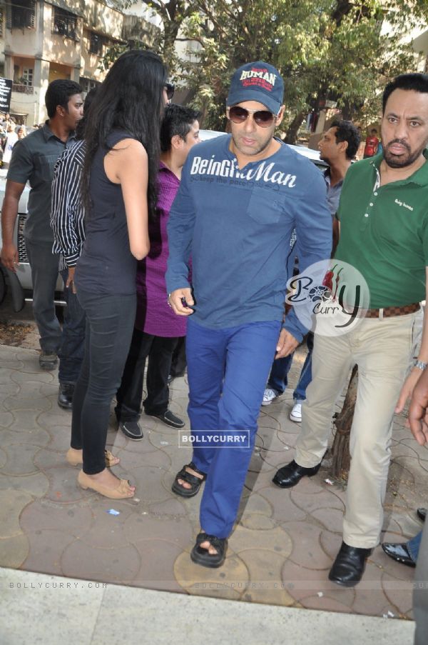 Bollywood actor Salman Khan promotions at CCD in Mumbai. (247786)