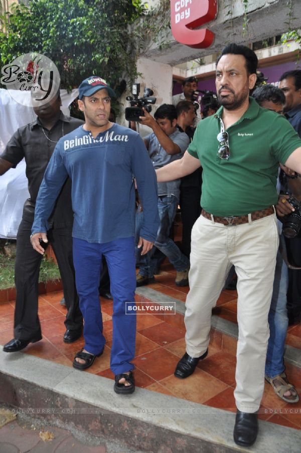 Bollywood actor Salman Khan promotions at CCD in Mumbai. (247787)