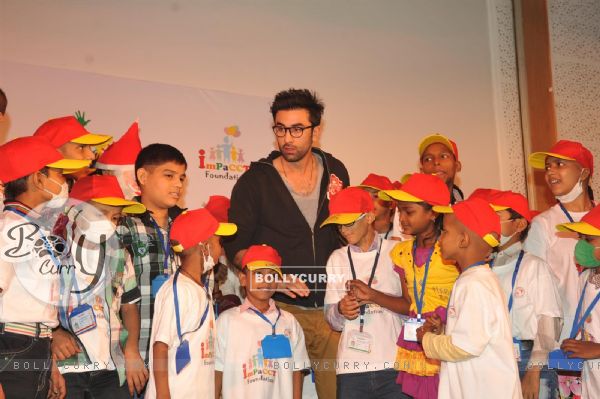 Ranbir Kapoor performed for Cancer affected Childrens on Christmas Eve