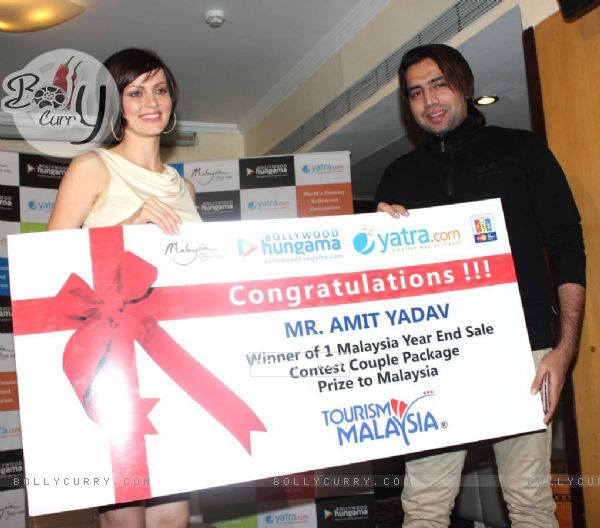 Yana Gupta meets Bollywood Hungama-Yatra.com contest at Rock Bottom in Juhu, Mumbai.