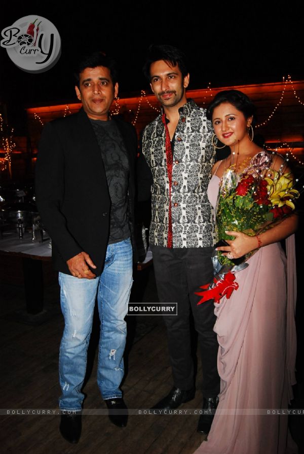 Ravi Kissen with Nandish Sandhu and Rashmi Desai at their Anniversary and Birthday Party