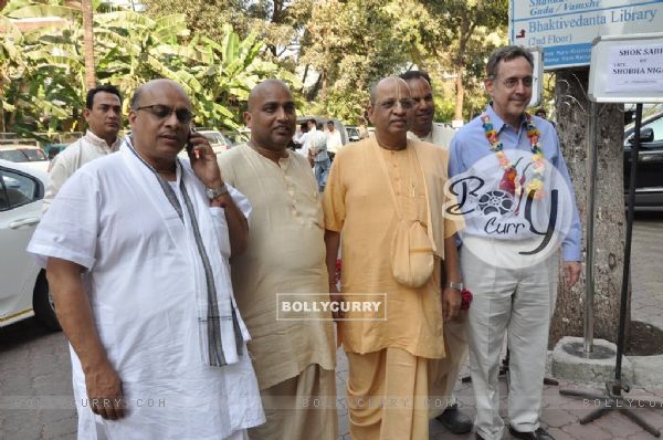 Sonu Nigam's mother's prayer meet