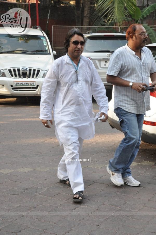 Sonu Nigam's mother's prayer meet