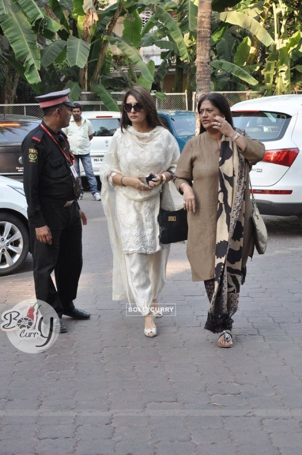 Sonu Nigam's mother's prayer meet