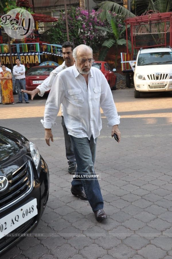 Sonu Nigam's mother's prayer meet