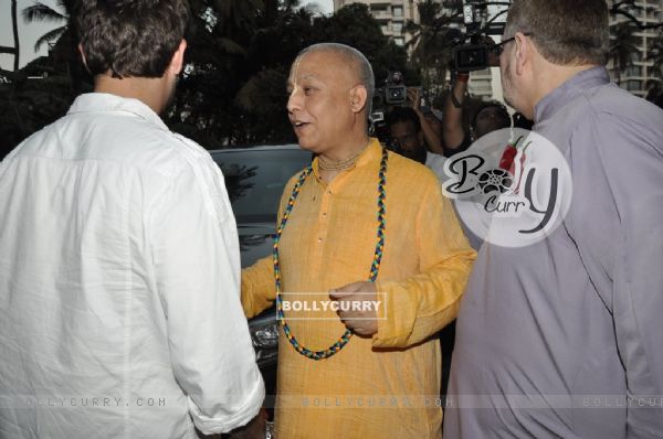 Sonu Nigam's mother's prayer meet