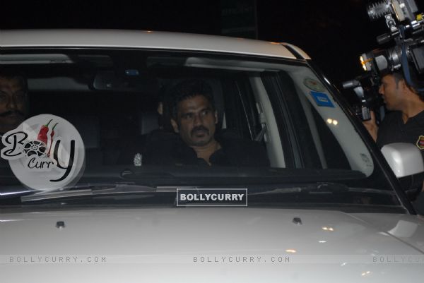 Suniel Shetty attend Ambani's bash for Steven Spielberg