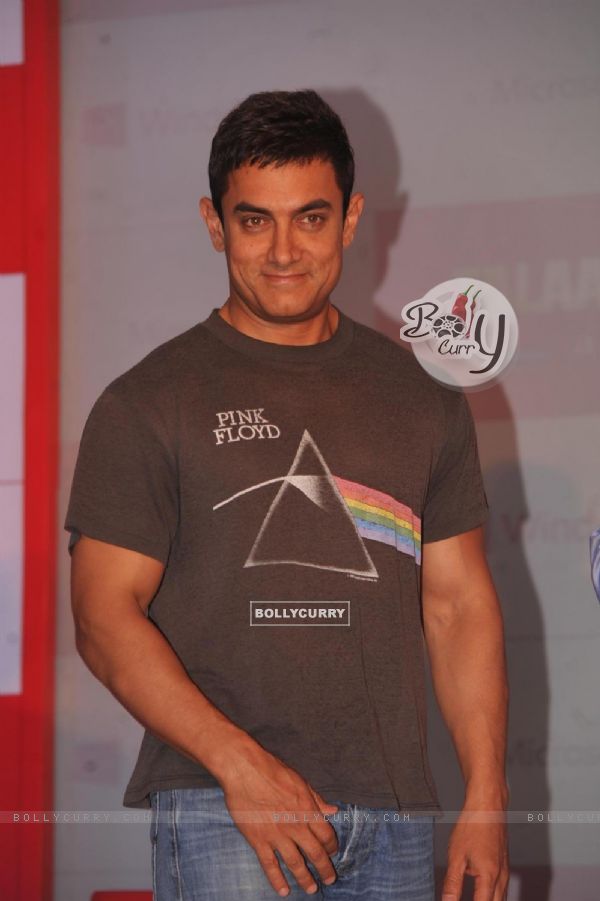 Aamir Khan pose during the felicitates winners of the Microsoft- Talash contest