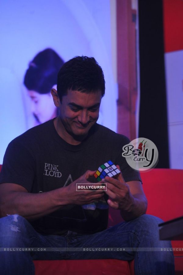 Aamir Khan pose during the felicitates winners of the Microsoft- Talash contest (274296)