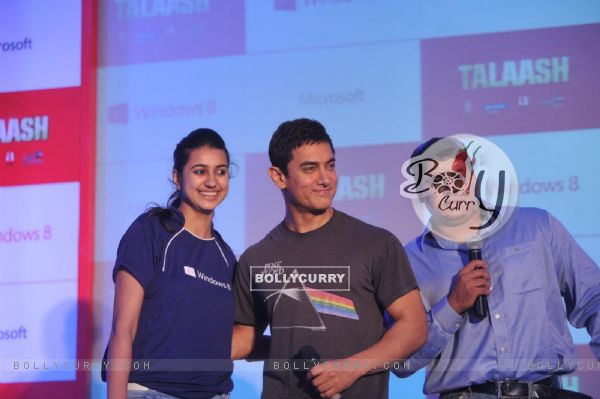 Aamir Khan pose during the felicitates winners of the Microsoft- Talash contest (274299)