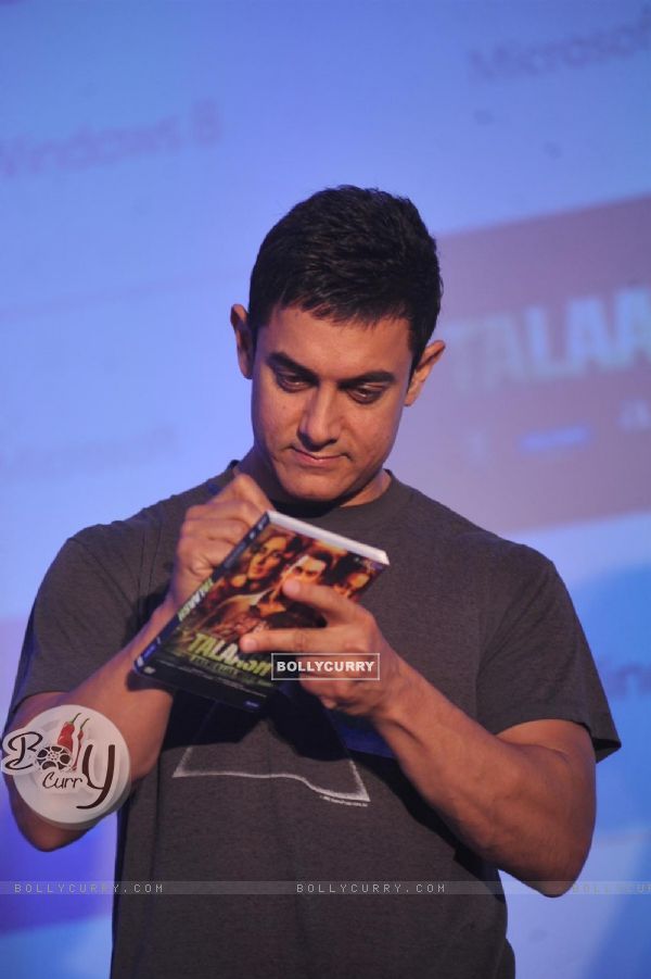 Aamir Khan pose during the felicitates winners of the Microsoft- Talash contest