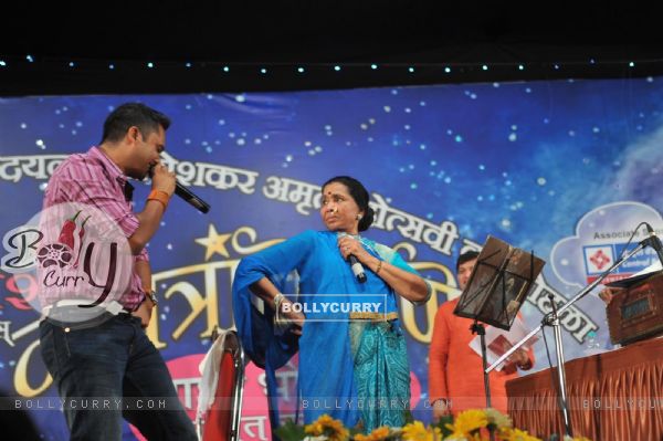 Asha Bhonsle at Pandit Dinanath Mangeshkar Awards ceremony