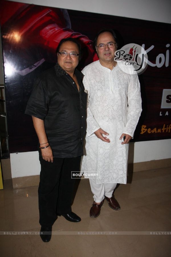 Rakesh Bedi and Farooque Shaikh at Film Chashme Buddoor premiere (274714)