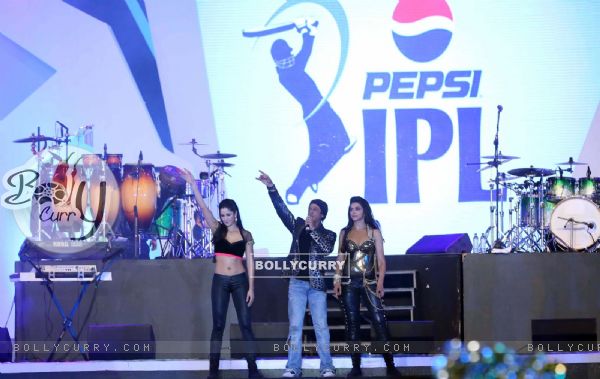 Katrina Kaif, Shahrukh Khan and Deepika Padukone performed at IPL 6 opening ceremony in Kolkata