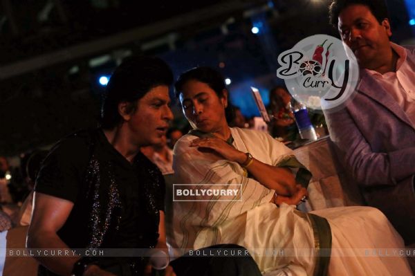 Shahrukh Khan, Mamta Bannerjee and Rajeev Shukla at IPL 6 opening ceremony in Kolkata