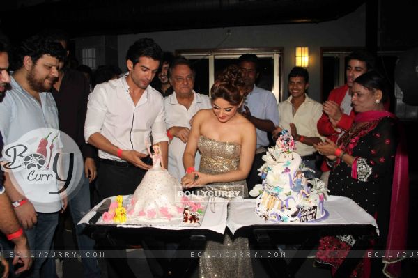 Mahhi Vij with Jay Bhanushali cutting the cake at Mahhi Vij's Birthday Celebration