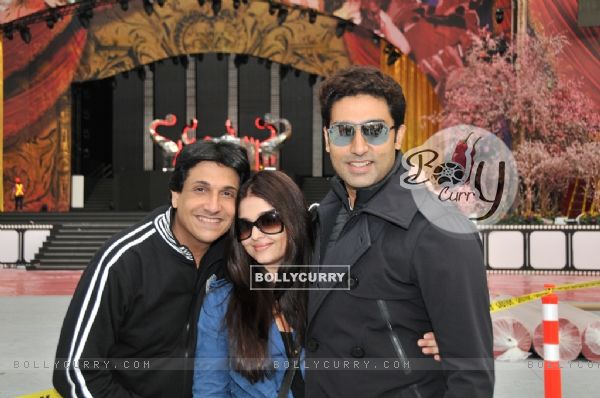 Abhishek Bachchan with wife Aishwarya Rai Bachchan and Manish Malhotra arrive in Vancouver for TOIFA