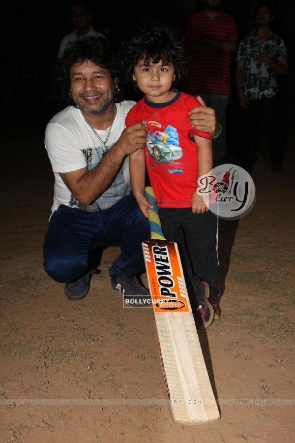 Kailash Kher with son at Singers Cricket Match