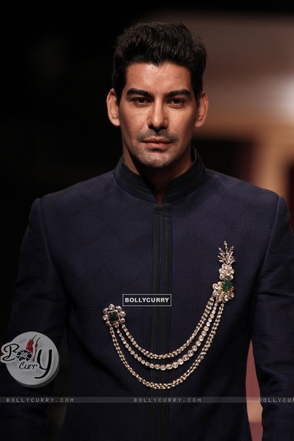Models walks ramp for Birdhichand Ghanshyamdas at IIJW Delhi 2013 Day 1