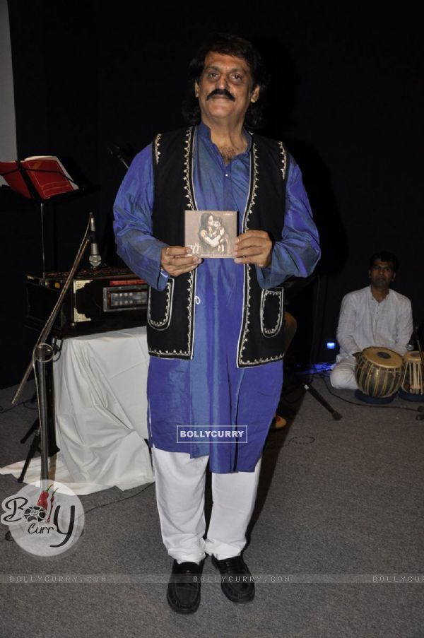 Raveena Tandon unveils Guru Farokh Bardoliwala's music album 'Ma' on Mother's Day