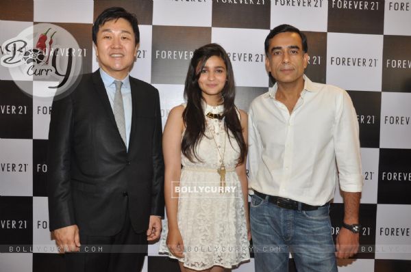 Alia Bhatt launches 'Forever 21' store