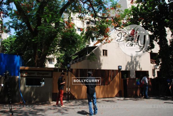 Mahesh Bhatt & Raza Murad Visits Jia Khan's Residence at Juhu