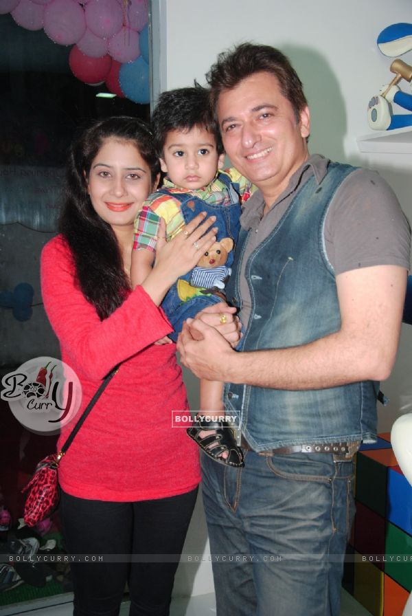Avinash Wadhawan with wife and son at launch of Play Around