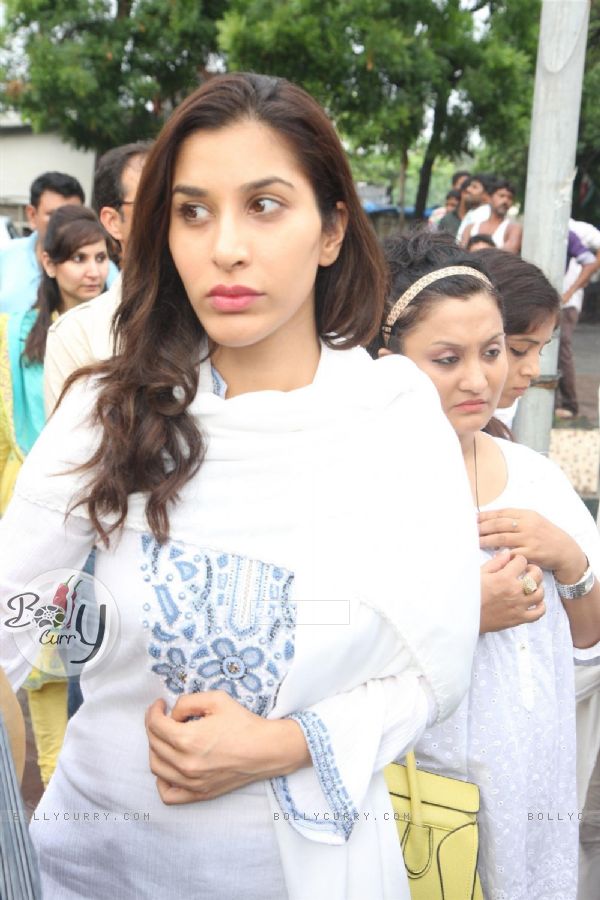 Sophie Chowdhary attend Priyanka Chopra's father's funeral