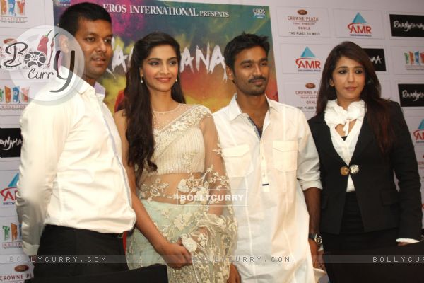 Sonam Kapoor, Dhanush and Krishika Lulla at the press meet for the film 'Raanjhanaa' in New Delhi (283766)