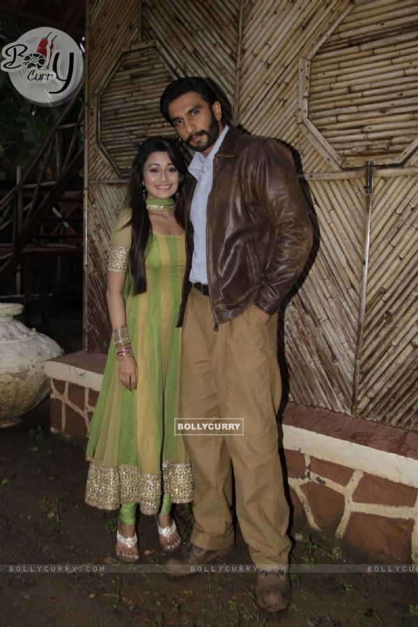 Ranveer Singh and Tina Dutta On the sets of Uttaran to promote the film Lootera (284908)
