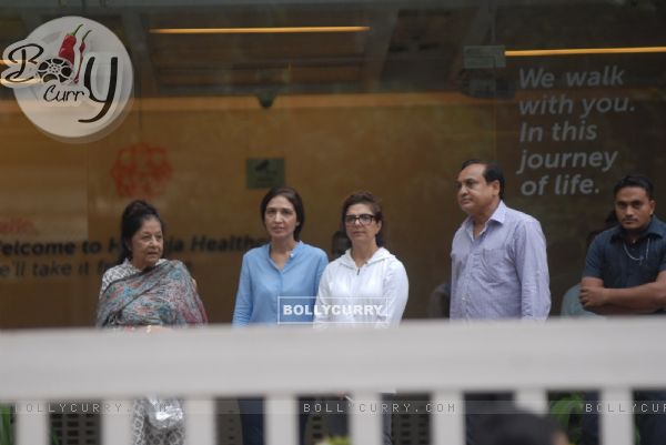 Celebs visit Hrithik Roshan at Hinduja hospital