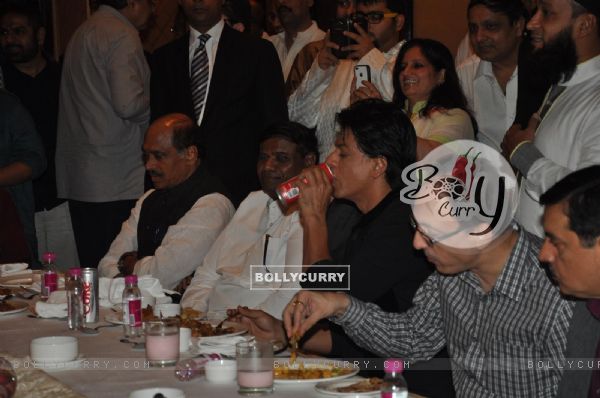 Salman Khan, Shahrukh Khan at Minister Mr.Baba Siddique's Iftar Party